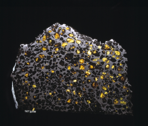Das Bild zeigt eine Probe aus der Meteoriten Kollektion des Natural History Museum - vergrößerte Ansicht