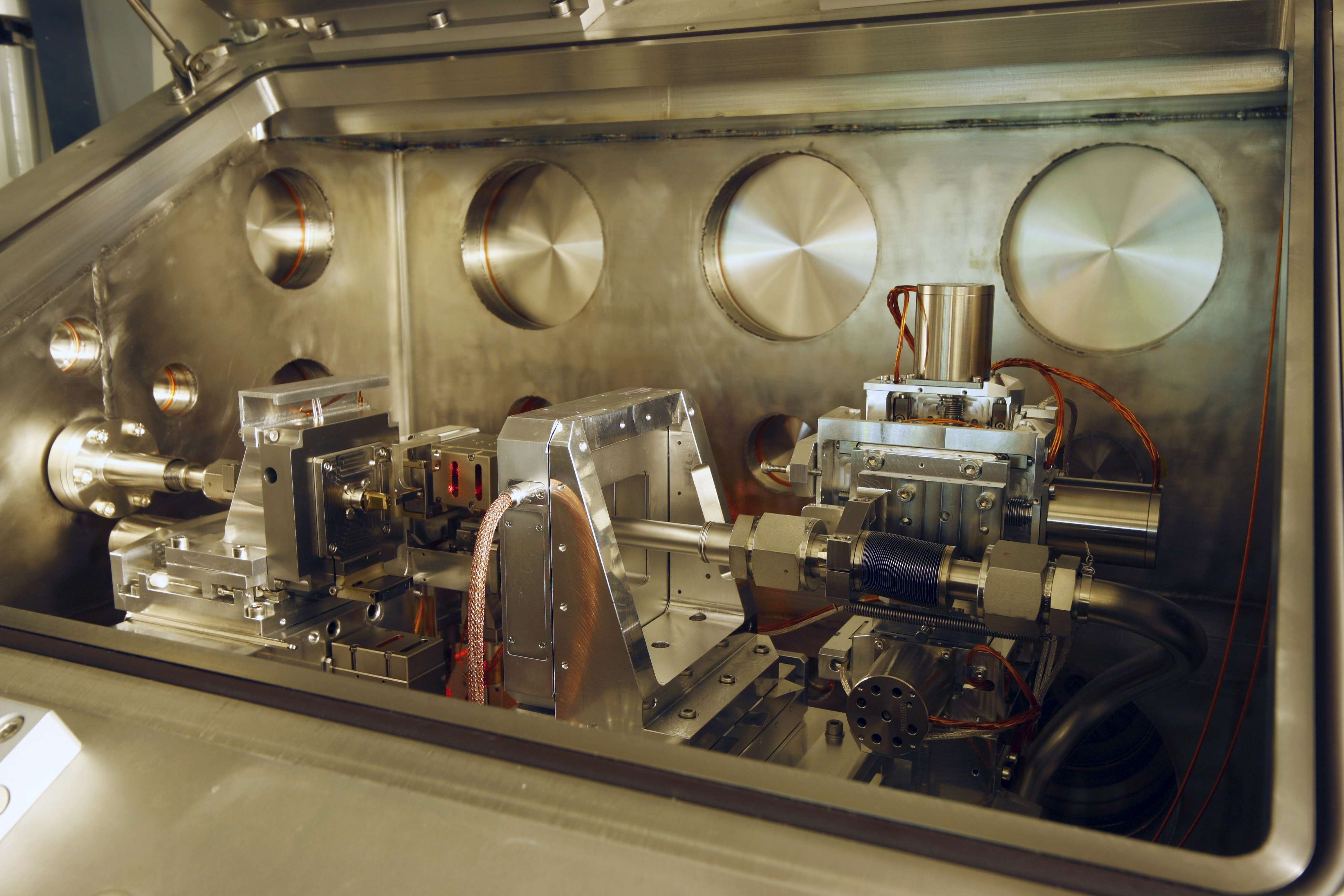 MAXYMUS Innenleben durch offene Deckelluke 